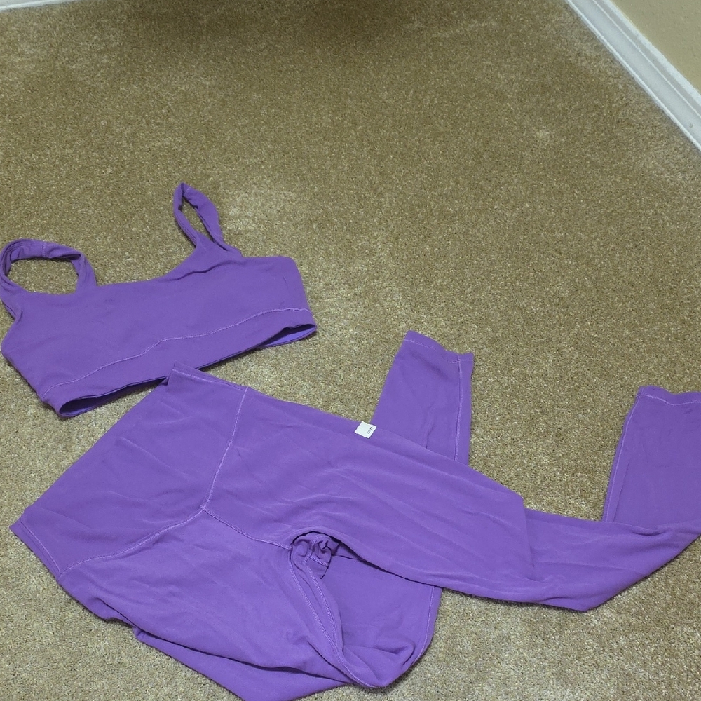 Vuori Women's Purple Leggings Set